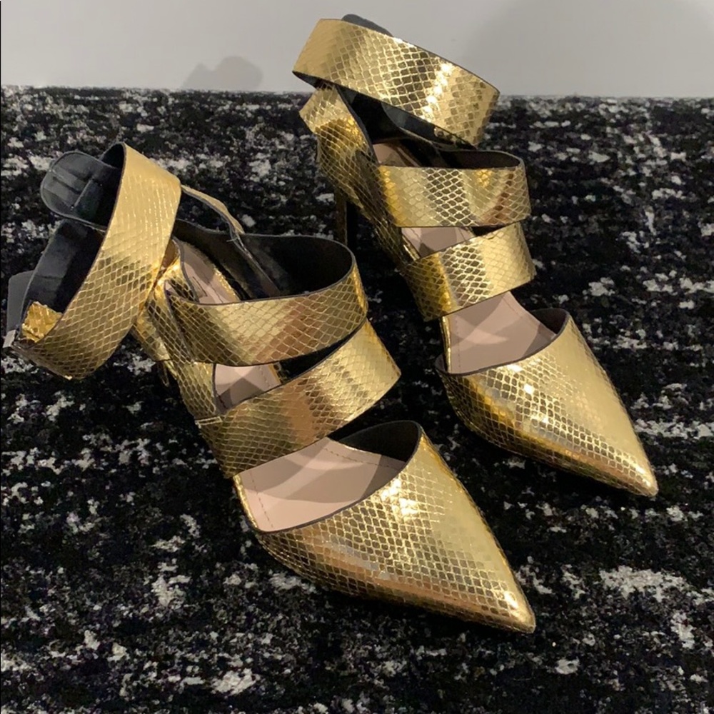 Heels - Picture 3 of 3